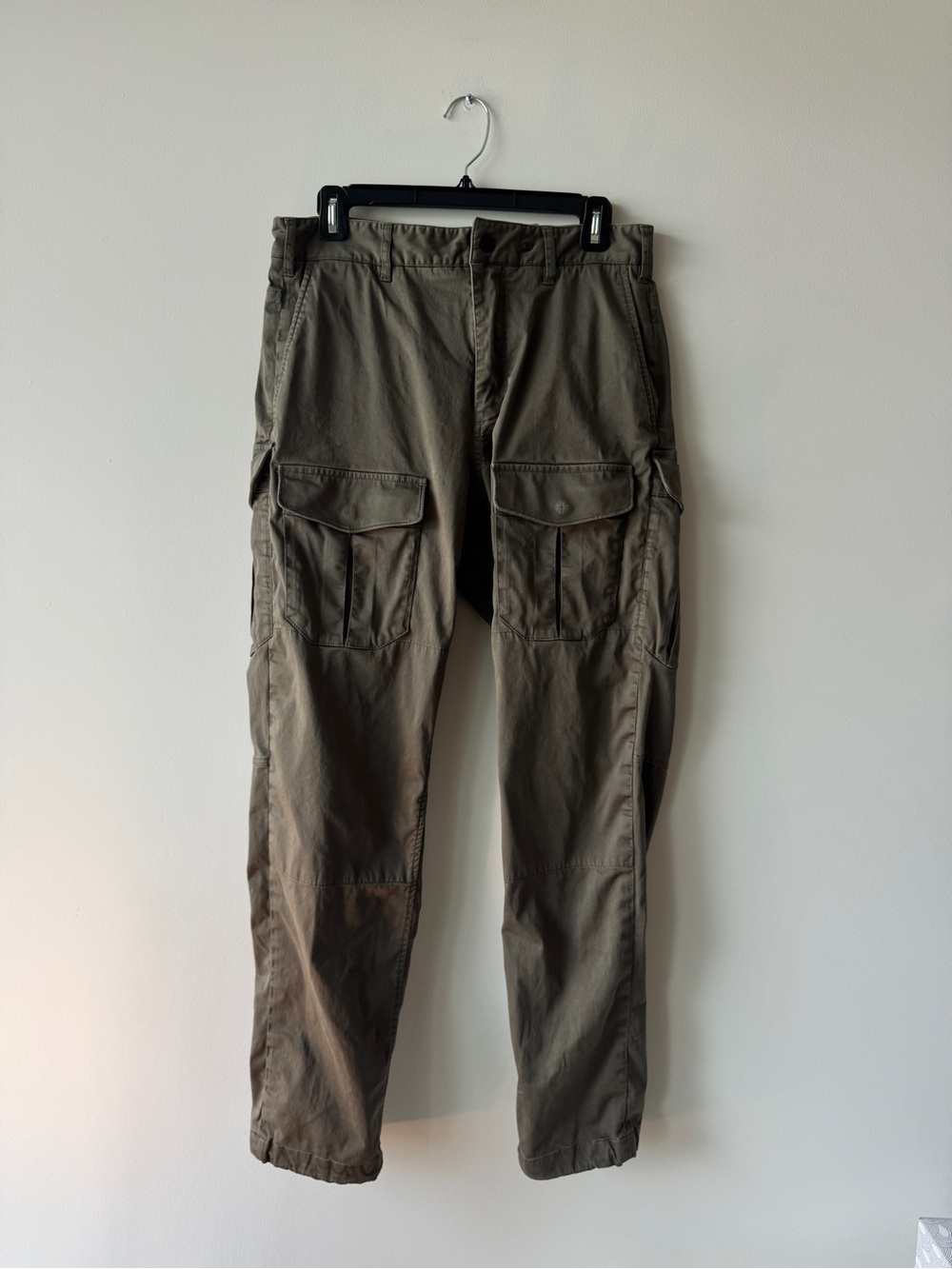 rag & bone Men's Cargo Trousers in Olive Green